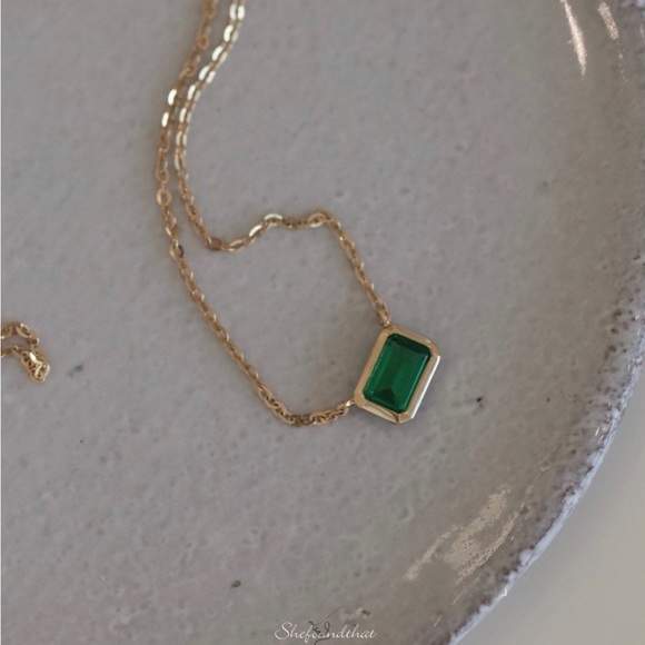 14k Solid Gold Dainty Emerald Charm Necklace - Picture 5 of 8